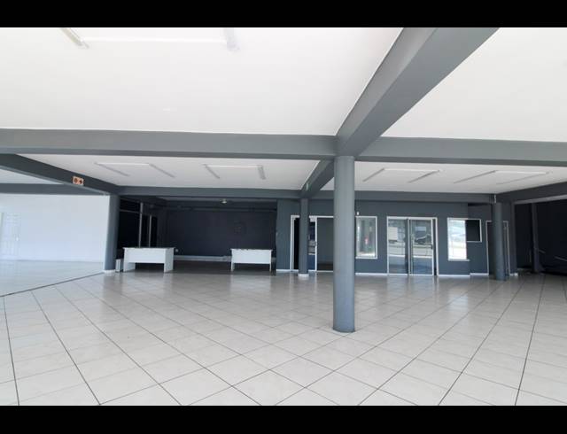 824M² SHOWROOM FOR SALE IN GLENLILLY
